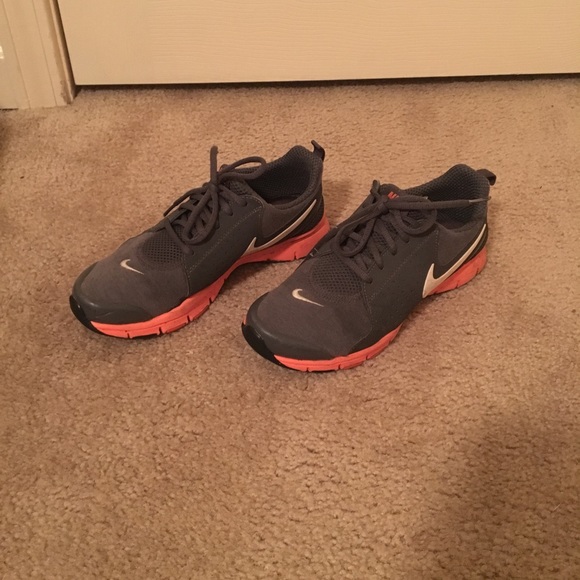 Nike Tennis Shoes size 7.5 - Picture 3 of 3